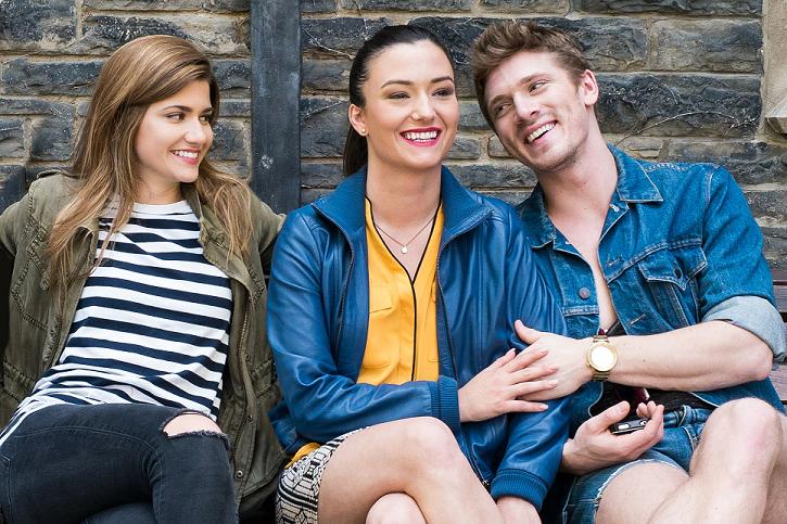 Elise Bauman, Natasha Negovanlis y Justin Gerhard son los protagonistas de "Almost Adults".